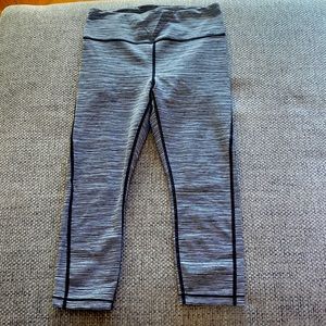 Black and white striped cropped legging